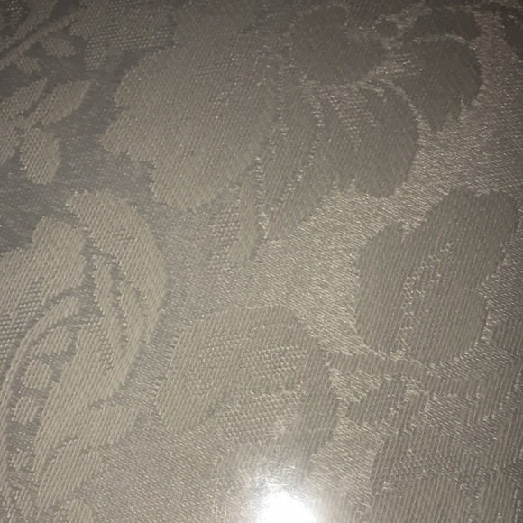 70” ROUND Table Linens Bundle - Picture 6 of 13